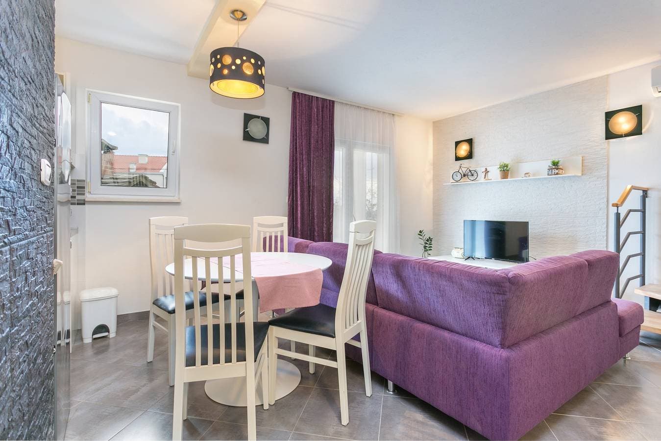Foto 9 von 26: Two bedroom apartment near beach Podstrana, Split A-22369-a