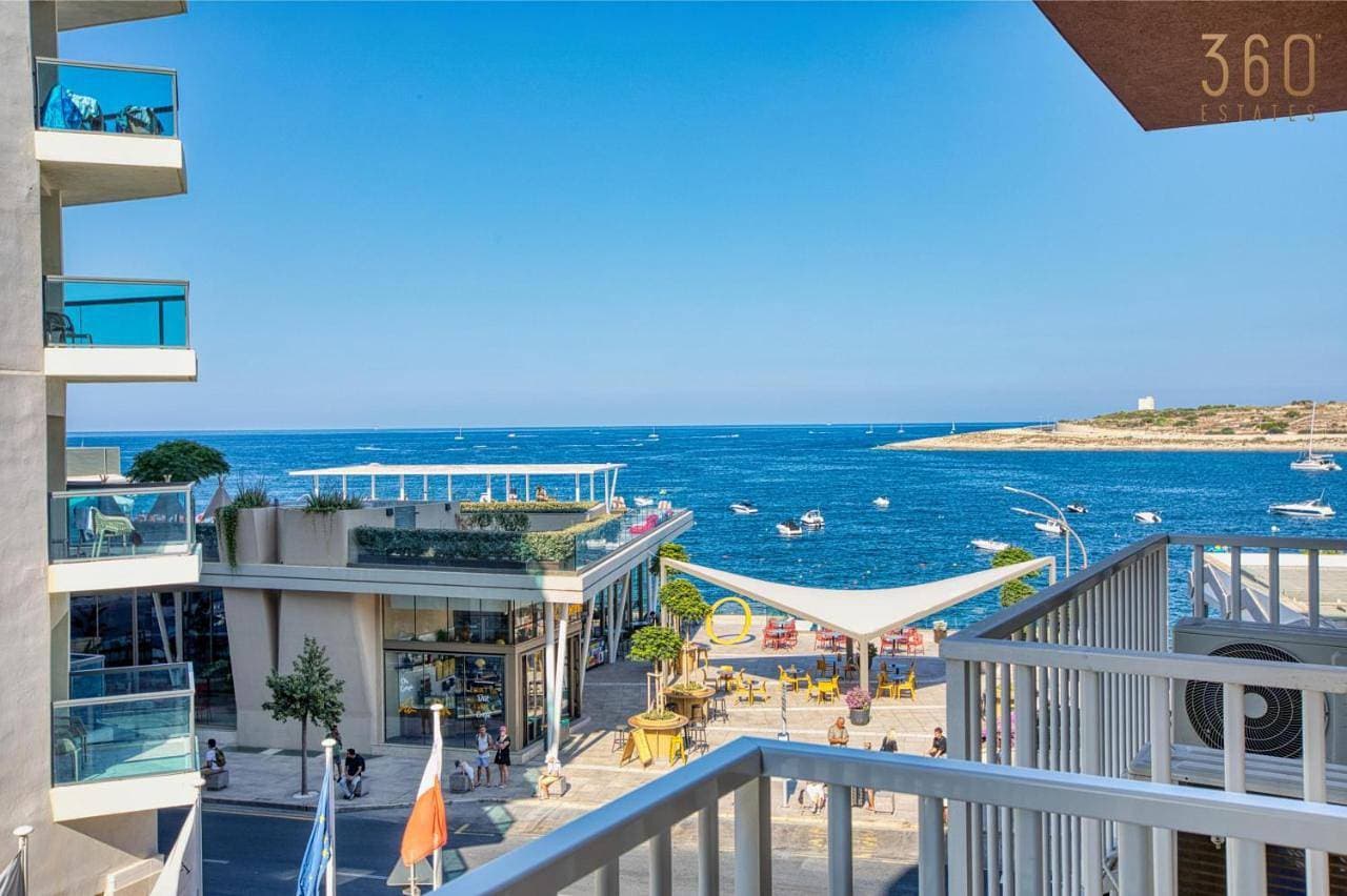 Seafront Home opposite beach with WiFi & AC in Qawra by 360 Estates 1