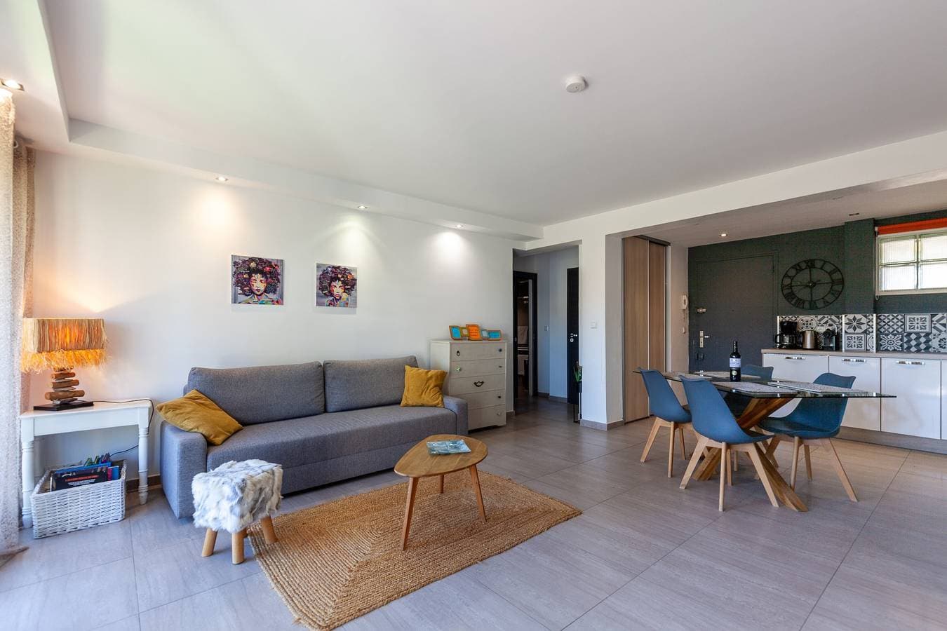 Foto 11 von 32: Ferienwohnung 'Le Cytharis A 10 Mn De La Mer' mit Privatterrasse, Wi-Fi und Klimaanlage