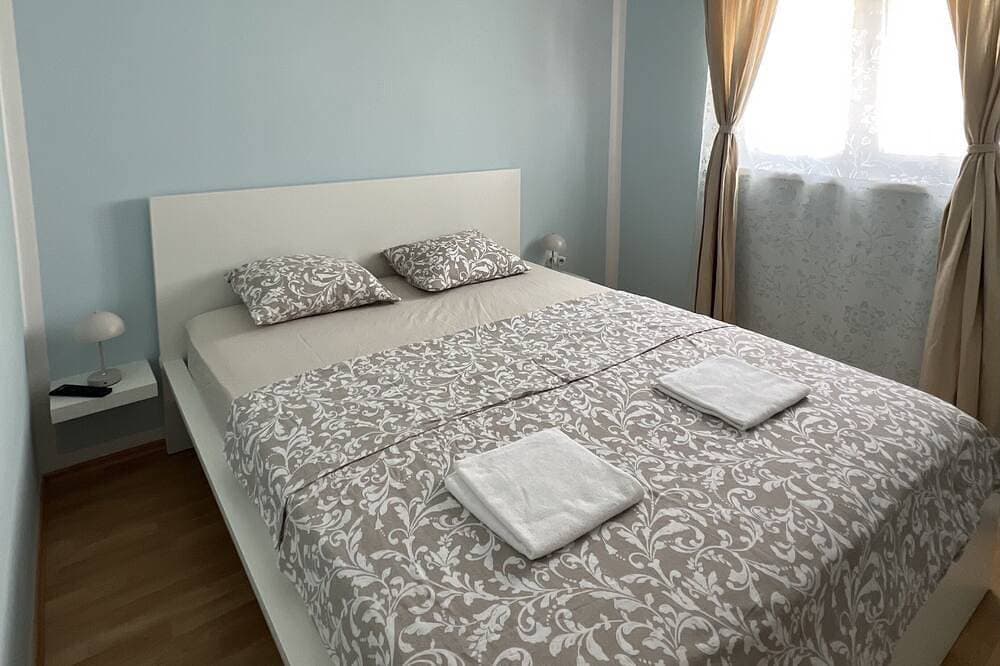 1-Zimmer-Ferienwohnung mit Terrasse Starigrad, Paklenica 1