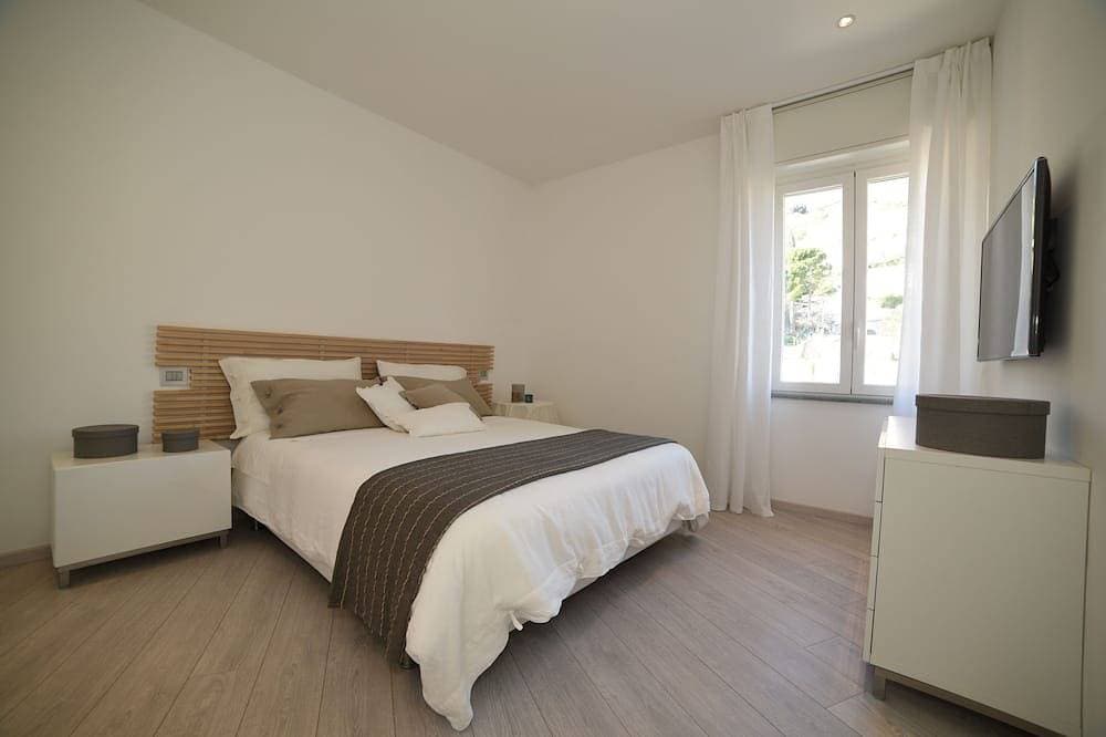 Foto 2 von 24: Einen Steinwurf vom Meer entfernt, ein herrliches Panorama-Penthouse mit Doppelgarage