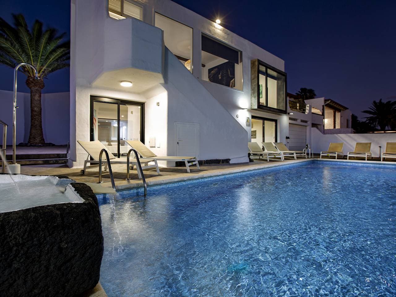 Foto 10 von 36: Luxusvilla mit Pool und Meerblick in Arrecife