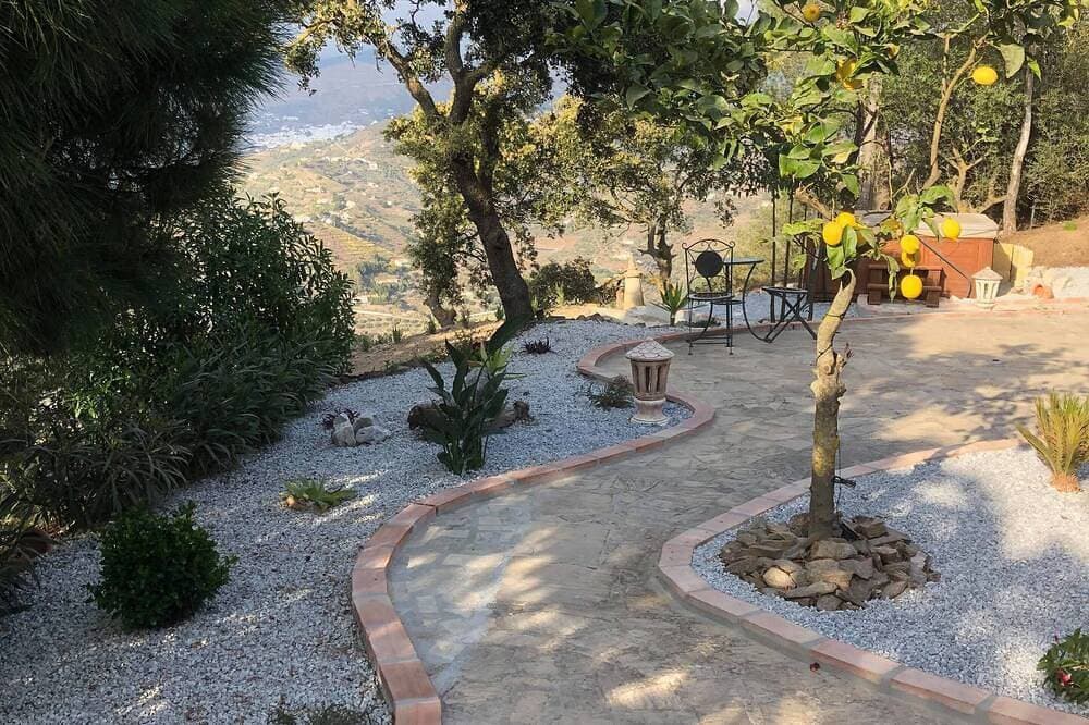 Foto 8 von 30: Spektakuläre Privatvilla mit großem Pool, atemberaubendem Meer- und Bergblick. W-lan