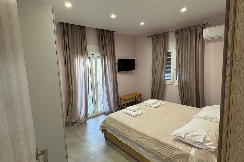 Newly-built Villa, ideally located near the Sea and the Airport! 1