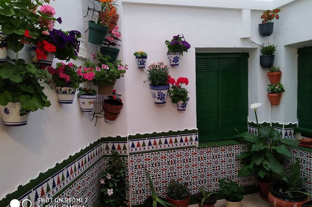 Cultures And Colors In Almagro WIFI and private parking. Promotion to Companies 1
