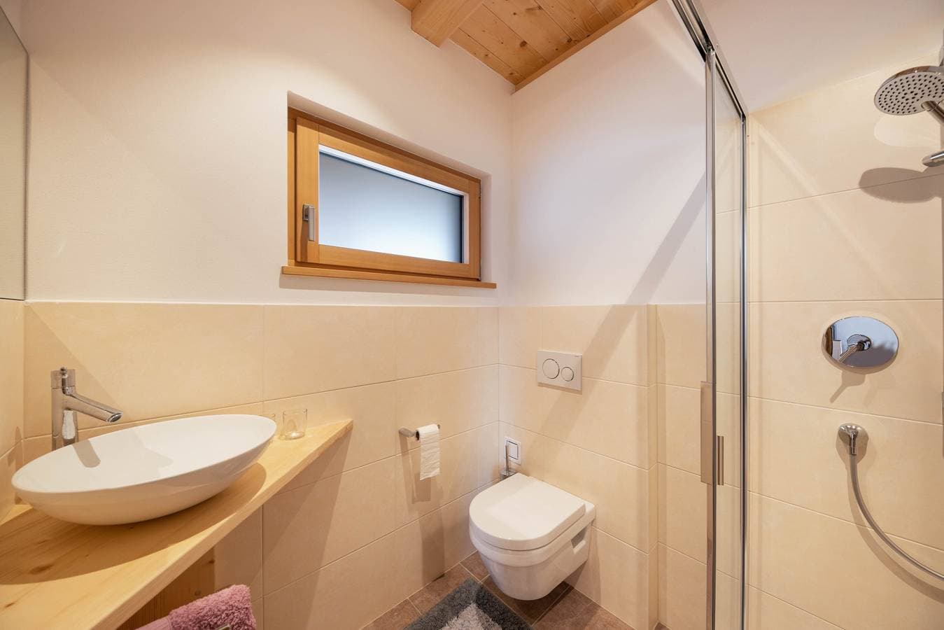 Foto 11 von 25: Helle Ferienwohnung "1 Weger" mit Panoramablick auf die Berge, WLAN & Balkon
