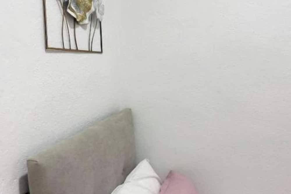 Foto 11 von 30: Attinie Apartment – ​​Relax and enjoy the sea view just steps from the beach.