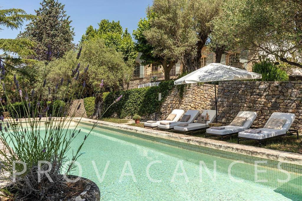 Foto 9 von 58: Wunderschöne authentische Villa mit Olivenhain und Pool in der Provence