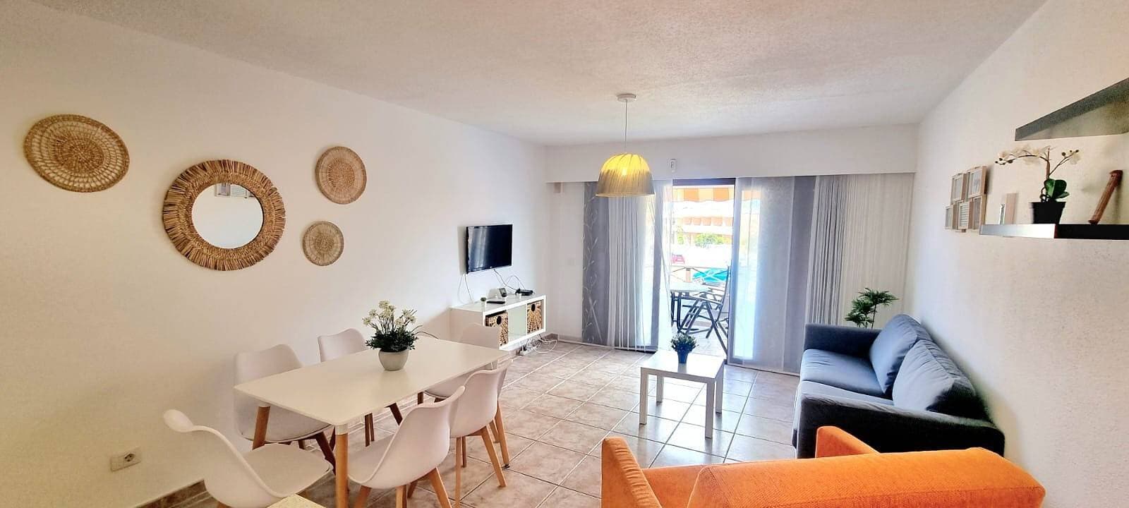 Foto 7 von 31: Ferienwohnung 'Amarilla Bay' mit Meerblick, Gemeinschaftspool und WLAN