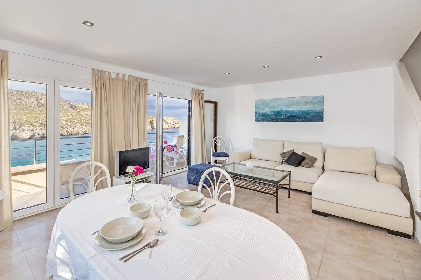 Foto 9 von 25: Modernes Ferienapartment mit Meerblick, Pool, Balkonen, Klimaanlage und WLAN