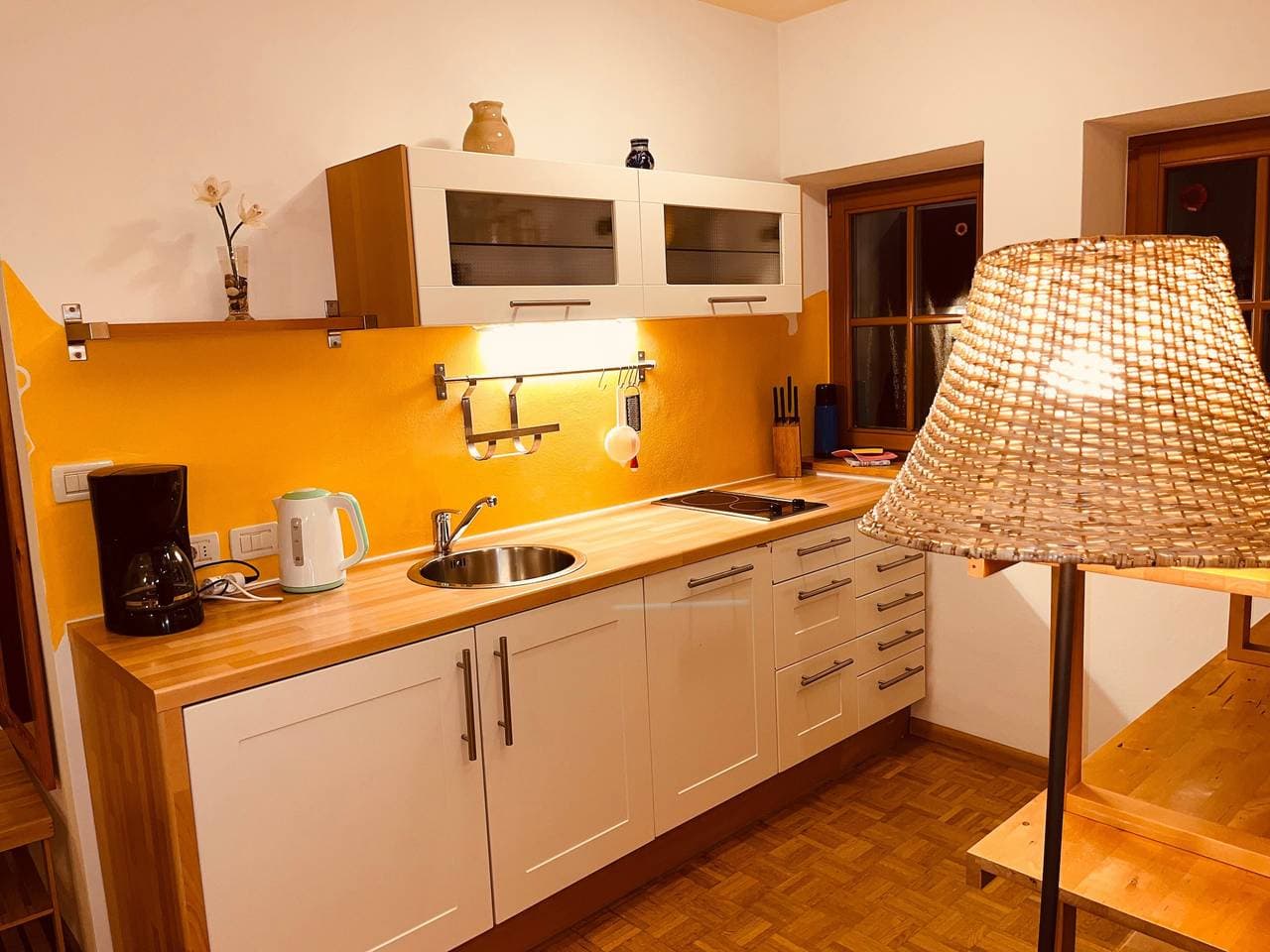 Foto 8 von 34: Ferienwohnung 'Residenz Zirmer Wohnung Feuer' mit Bergblick, Gemeinschaftsgarten und WLAN