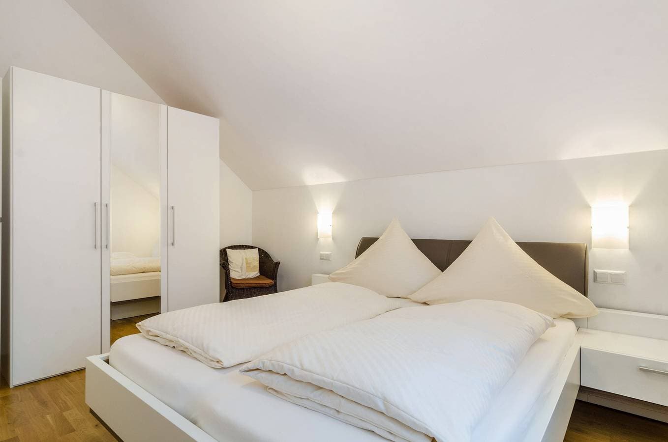 Foto 10 von 27: Lichtdurchflutete Ferienwohnung "Haus Buche" in der Nähe des Bodensees mit WLAN, Balkon und Garten; Parkplätze vorhanden
