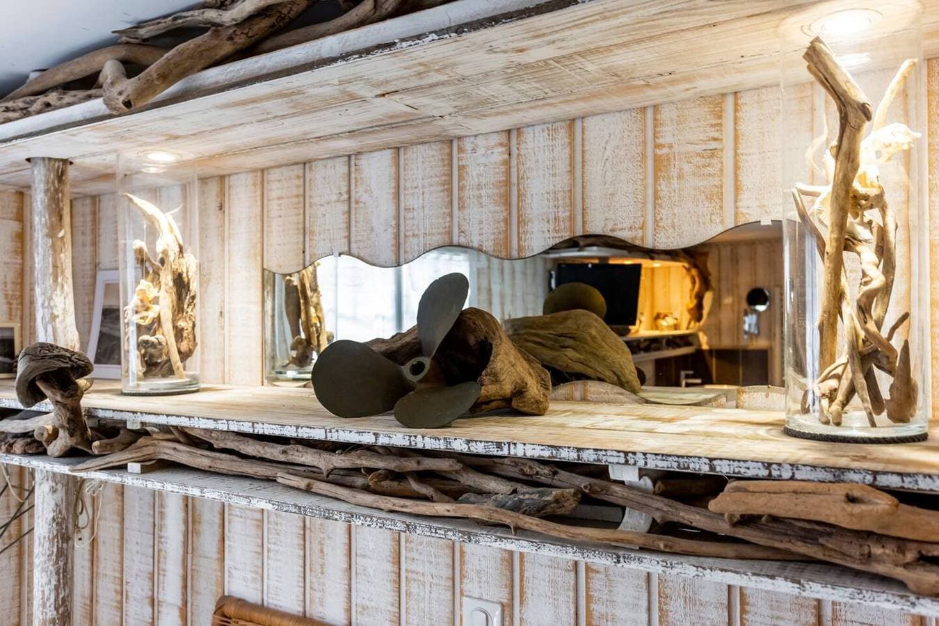 Foto 9 von 20: La Cabane de Bébert: Gästezimmer 'Marie En Lys' mit gemeinsamer Terrasse und WLAN