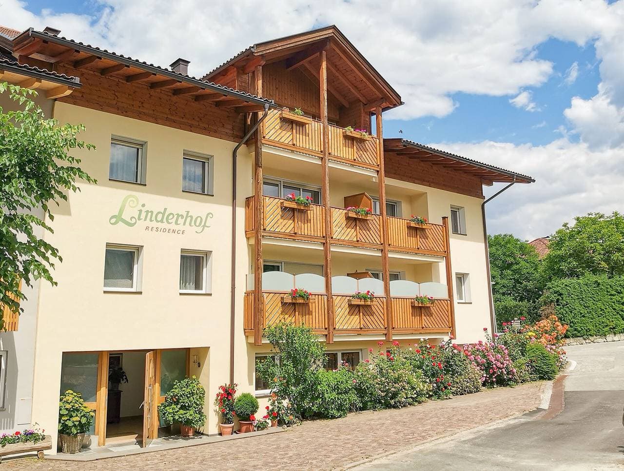 Foto 13 von 21: Einzimmerappartement 'Linderhof Nido' mit Bergblick, Gemeinschaftspool und Wi-Fi