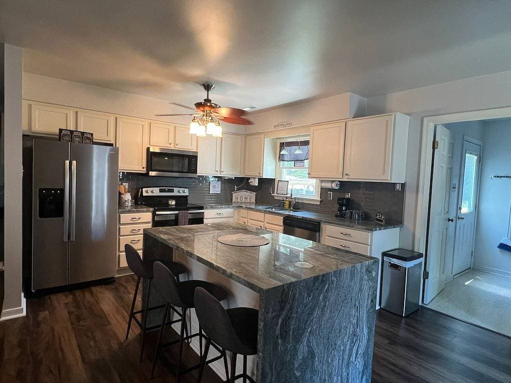 Foto 2 von 8: Clean, Quiet, & Cozy Ashland Home