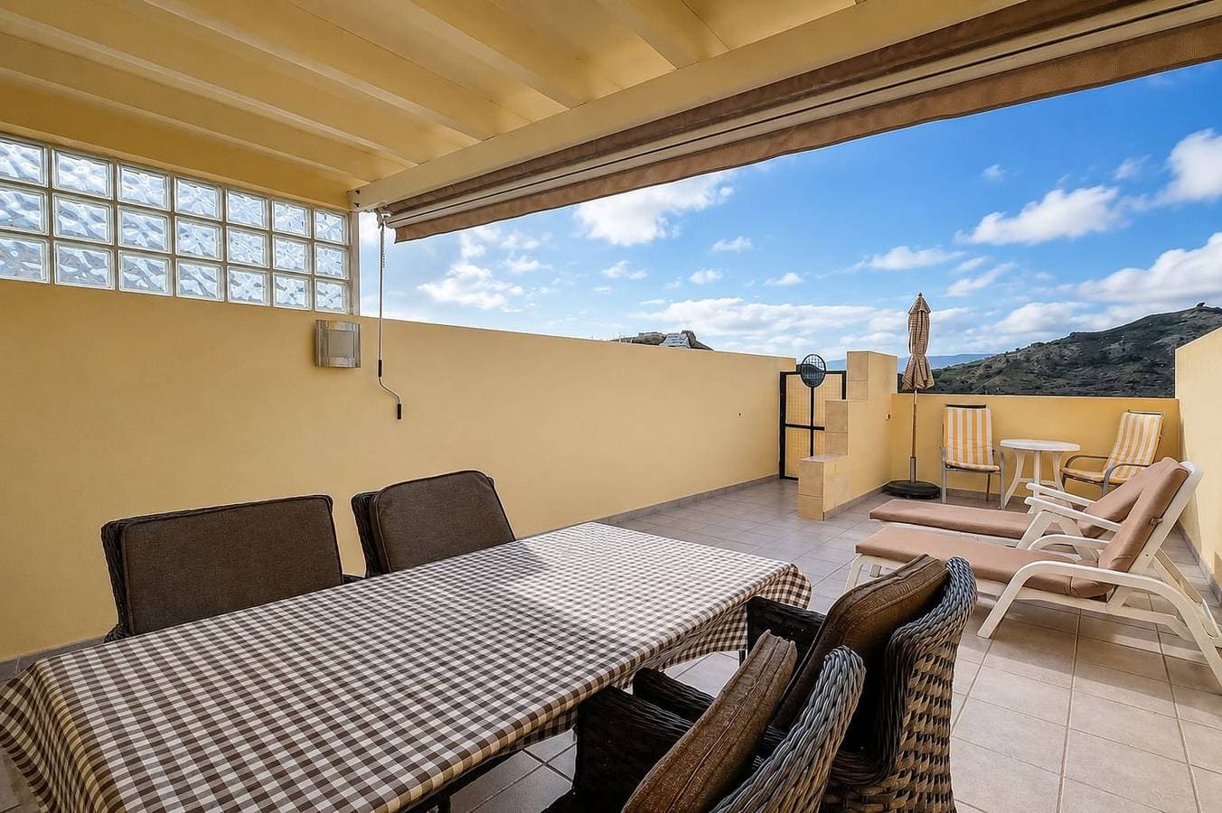 Foto 2 von 45: Ferienwohnung für 4 Personen mit Pool
