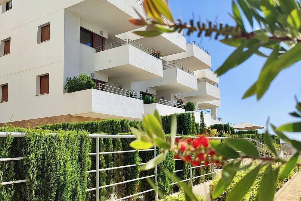 Foto 9 von 18: Luxury Apartment in Cabo Roig , 2 Pools and Lovely Gardens