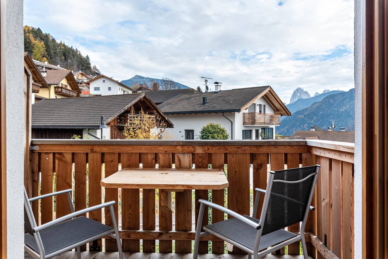 Foto 3 von 27: Ferienwohnung 'Hatzes App Langkofel' mit Bergblick, Balkonen und WLAN