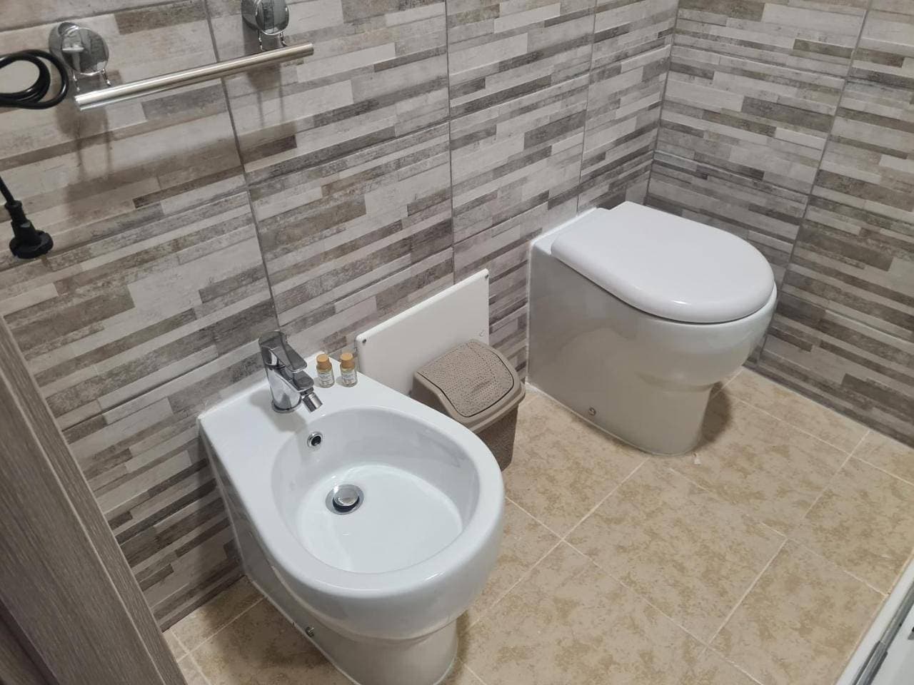 Foto 13 von 24: Double Room with Private Bathroom
