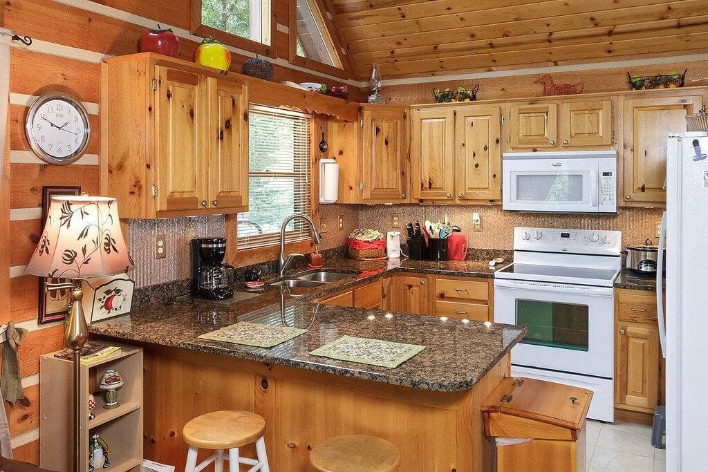 Eine romantische abgeschiedene Hütte mit Blick auf die Berge, Whirlpool und Holz Kamin! 1
