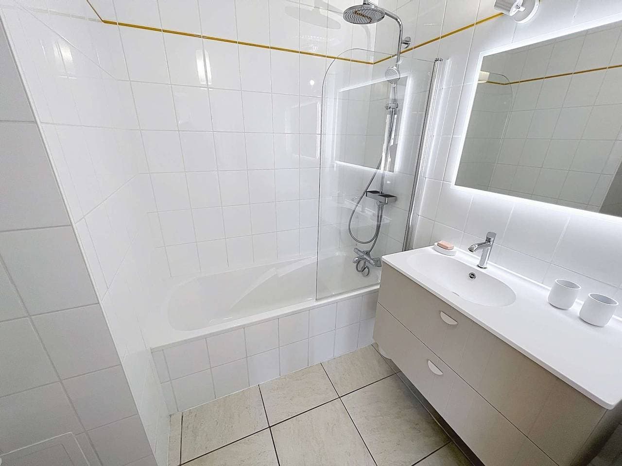 Foto 9 von 16: Gemütliches Studio, gesicherter Parkplatz - 2 Pers. (50 m vom Strand)