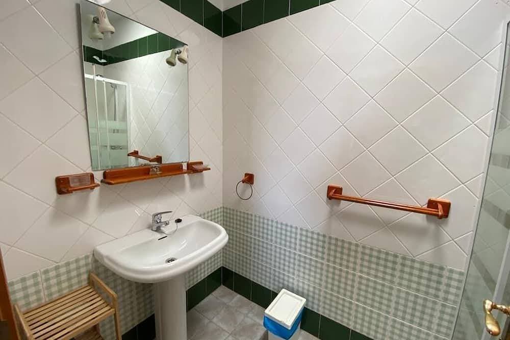 Foto 7 von 30: Villa in der Nähe des Meeres mit privatem beheiztem Pool, Parkplatz, Terrasse und Grill.