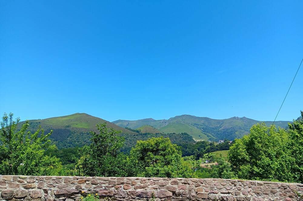 Country cottage ideal for families Tomperetchenea 4, 6 or 8 persons 1