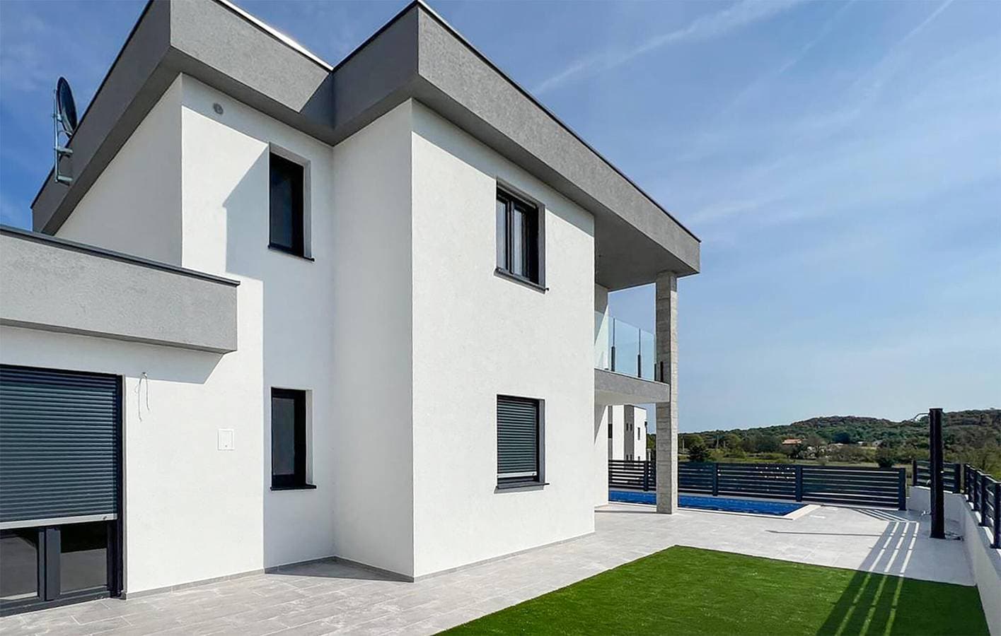 Geräumige 1-Zimmer-Wohnung mit Pool und Terrasse in der Nähe des Stadtzentrums von Kadumi 1