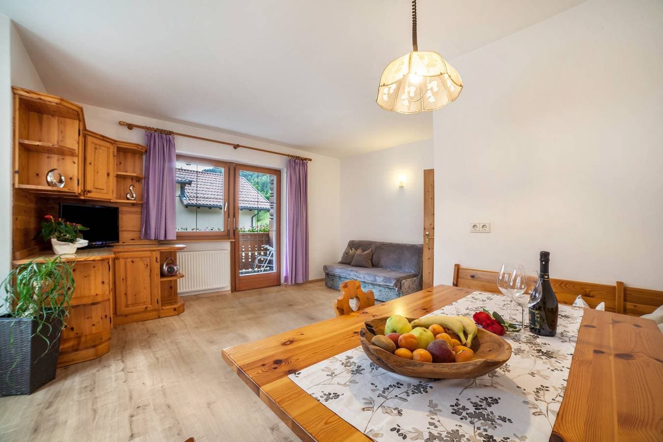Foto 3 von 22: Ferienwohnung 'Sonnenparadies 1' mit Bergblick, WLAN & Garten