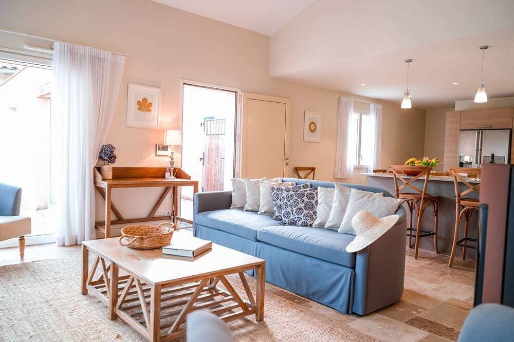 Foto 12 von 28: Luxus 3 Schlafzimmer neue Villa mit eigenem Pool auf Schloss Estate