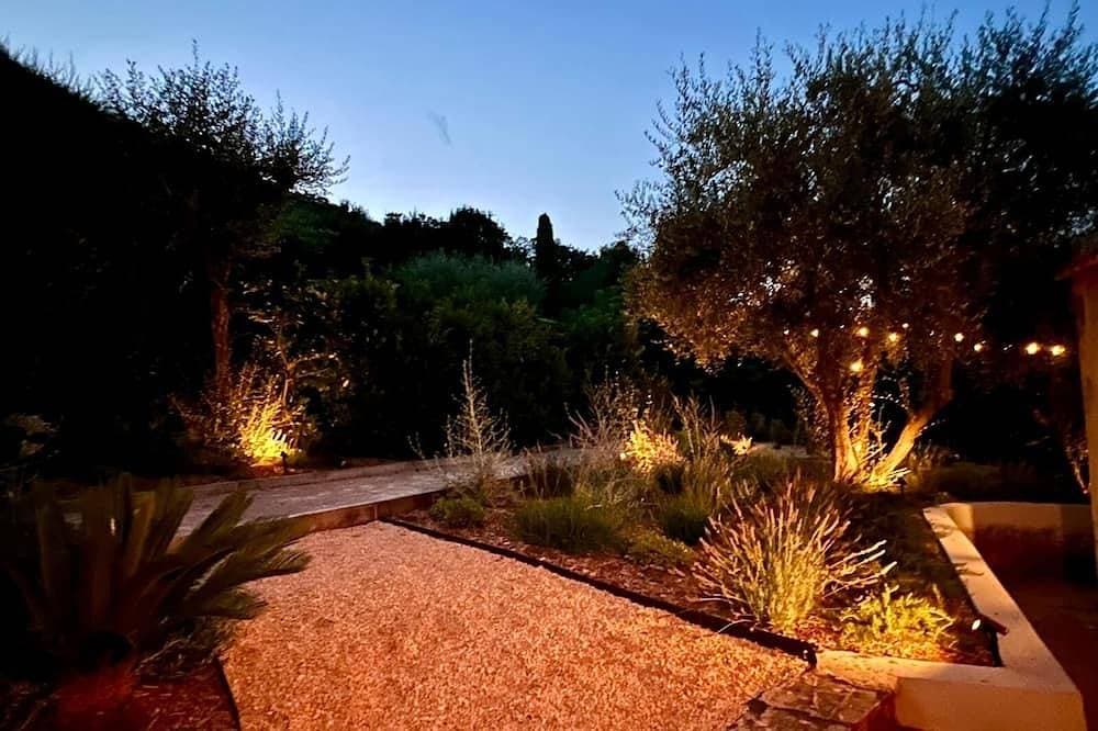 Foto 13 von 30: Villa Sleeps 10, 4 Bedrooms, with Pool and Sea and Mountain View