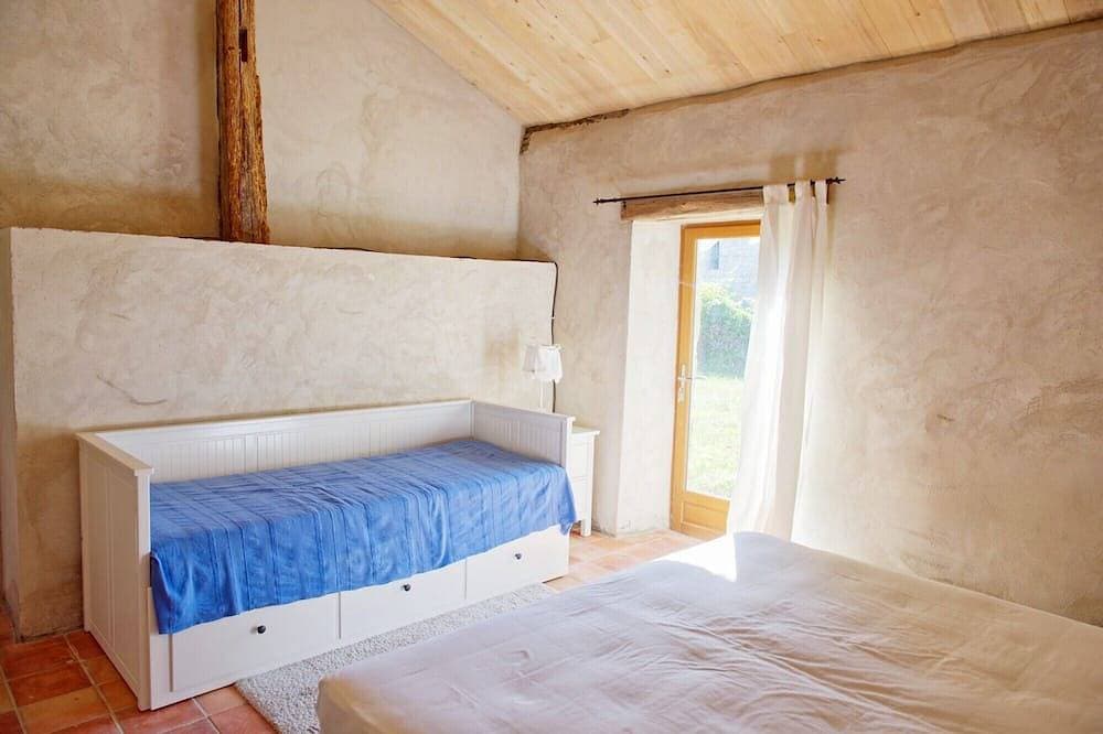 Foto 3 von 22: Gemütliches, ruhiges Steinhaus mit Pool und privatem Garten