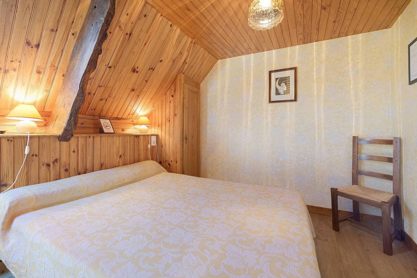 Foto 13 von 25: Gästezimmer „Chambre 4“ mit gemeinsamem Garten und WLAN