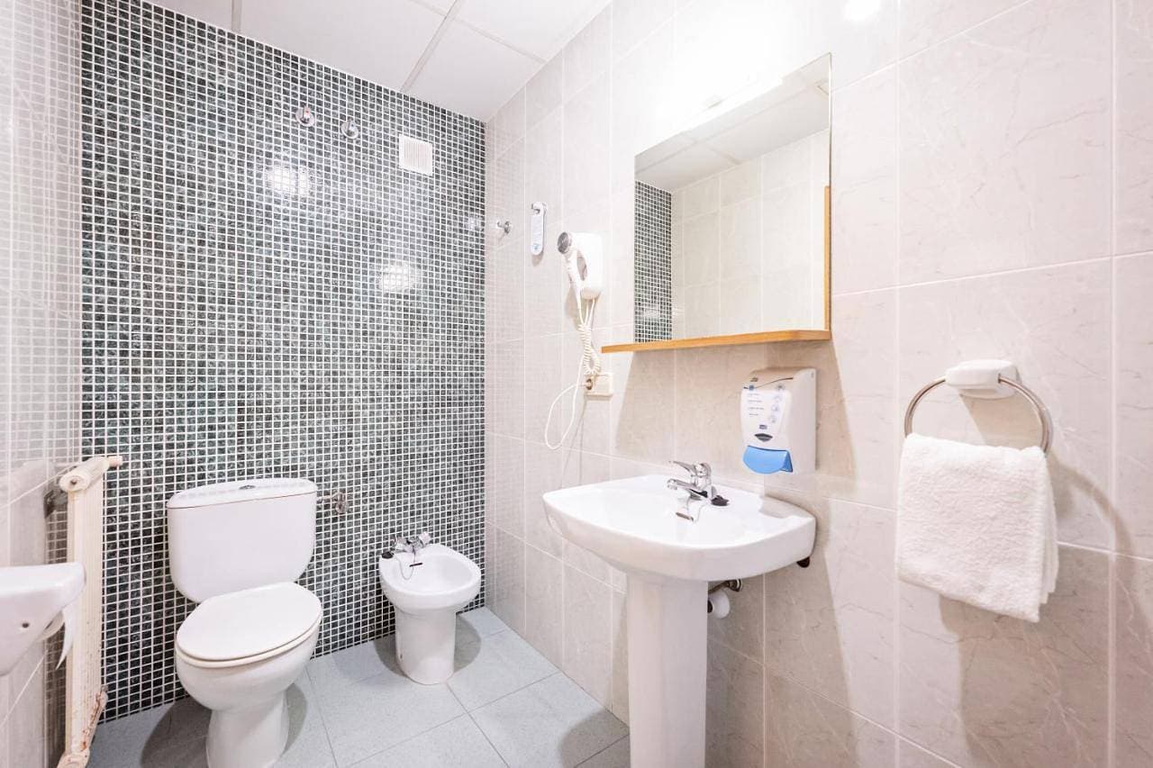 Foto 7 von 8: Twin Room with Bath