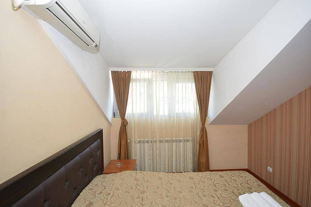 Foto 7 von 12: Double Room with Shower