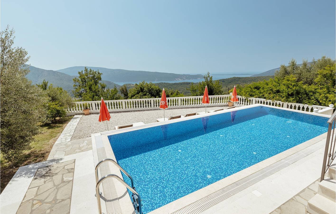 Foto 5 von 34: Ferienhaus für 10 Personen mit Pool