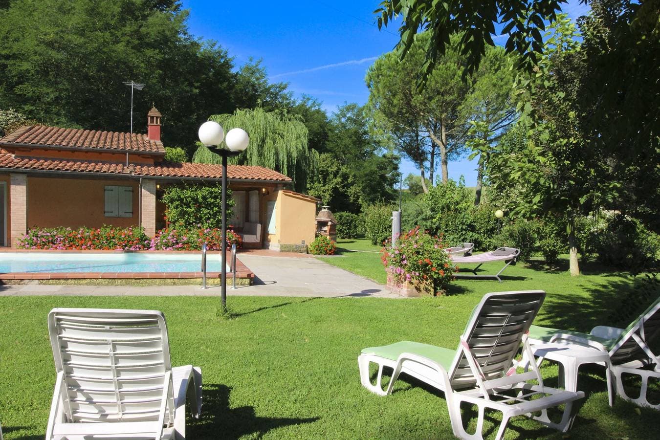 Foto 8 von 30: Villa für 3 Personen mit Pool