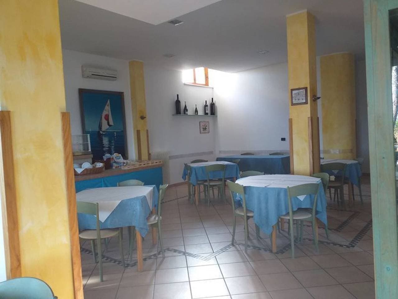 Foto 6 von 15: Geräumiges Doppelzimmer nur einen Steinwurf vom Meer entfernt # 1