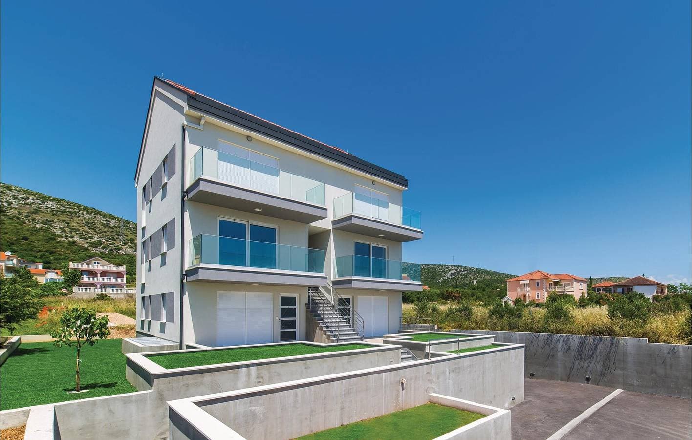 Gemütliches Apartment mit Meerblick, Terrasse, Parkplatz und WLAN – 2 km vom Strand entfernt 1