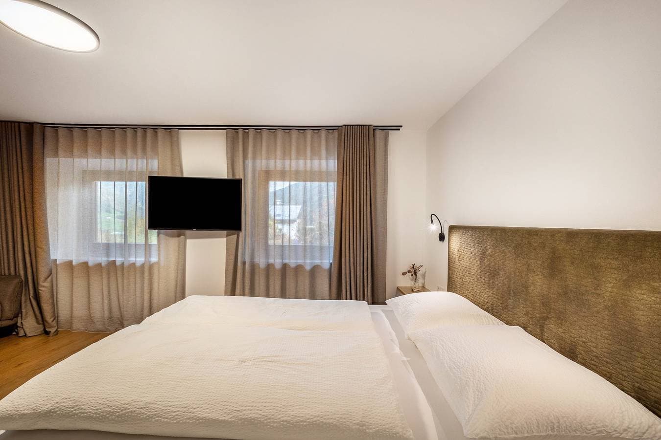 Foto 4 von 21: Einzimmerappartement 'Linderhof Nido' mit Bergblick, Gemeinschaftspool und Wi-Fi