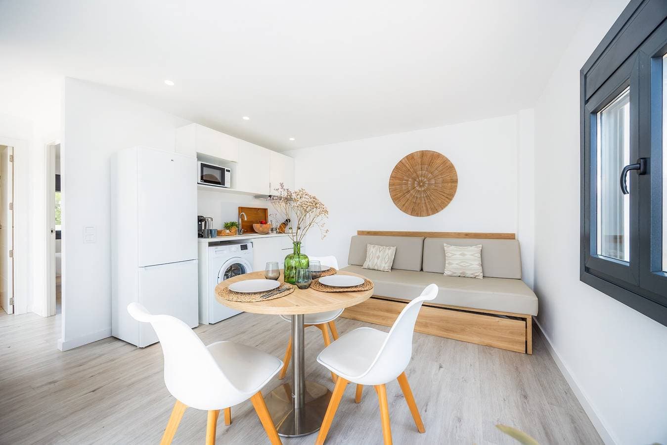 Foto 8 von 28: Ferienwohnung 'White Suites 3' mit Gemeinschaftspool, WLAN und Klimaanlage