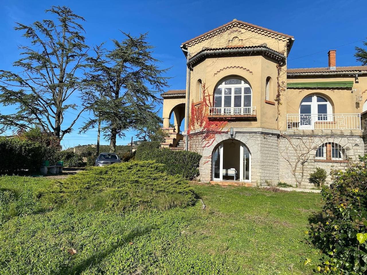 Prächtige Villa in der Nähe des Flusses Cèze 1