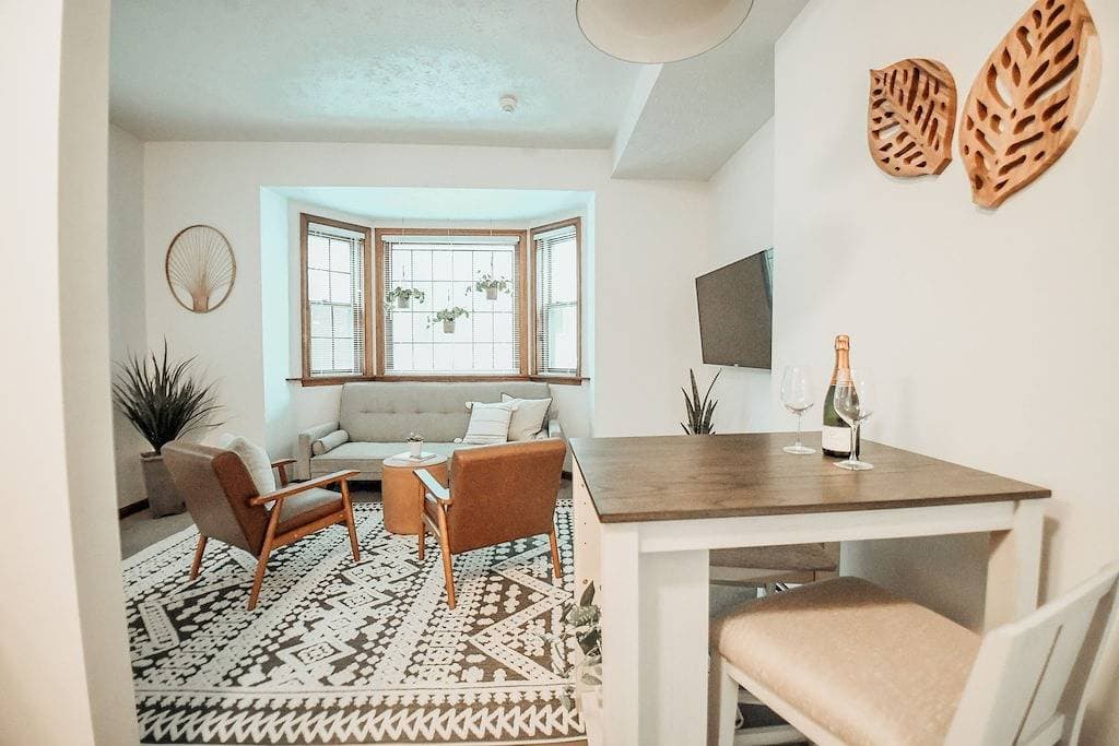 Foto 11 von 11: Completely remodeled 2 bedroom apartment in Portland's West End