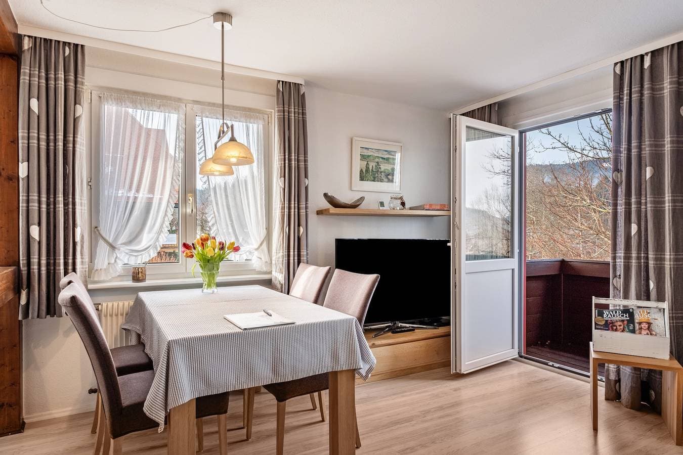 Foto 3 von 38: Ferienwohnung 'Dachtler' mit Bergblick, Gemeinschaftsgarten und Wi-Fi
