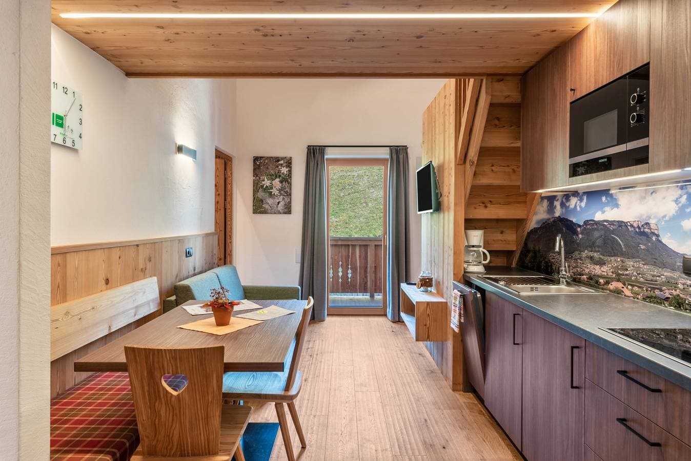 Foto 10 von 29: Ferienwohnung "Guntschöllerhof Mendelkamm" mit Bergblick, WLAN, Balkon und Garten