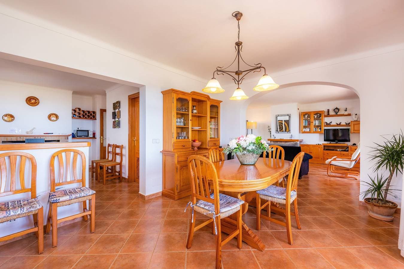 Foto 10 von 31: Villa „Es Puig“ mit Berg- und Meerblick, Balkon, Terrassen, Garten und Pool