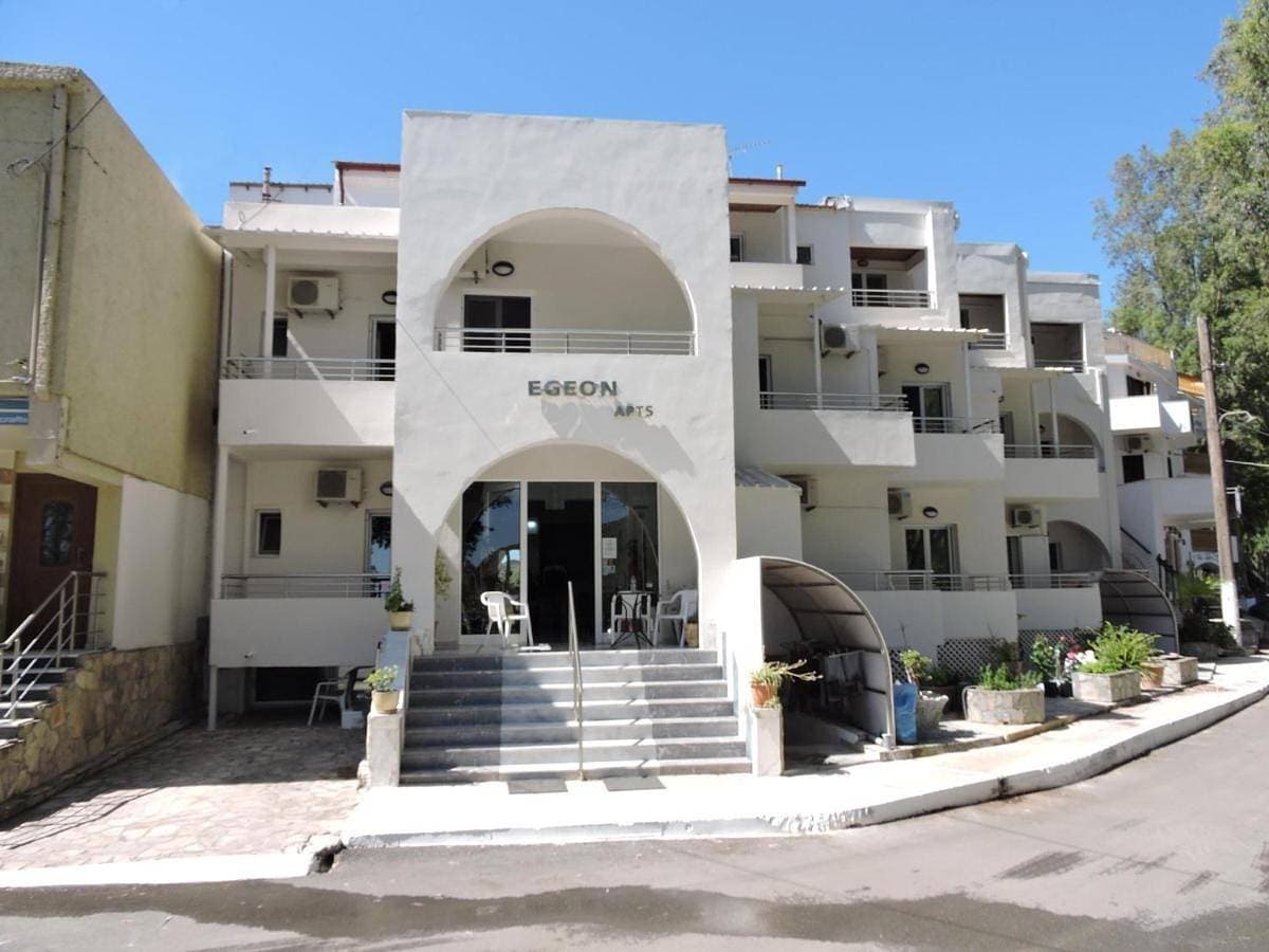 Egeon Rooms and Studios 1