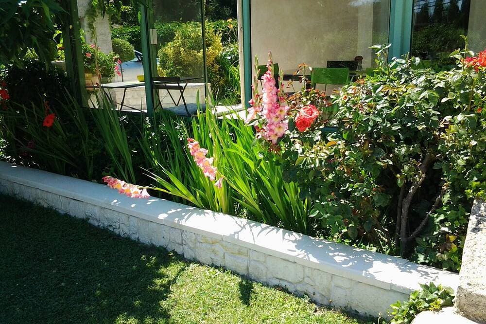 Foto 8 von 24: Villa im Luberon Park