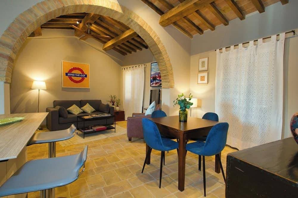 Foto 13 von 30: Elegante appartamento affacciato sulla piazza principale di Montone