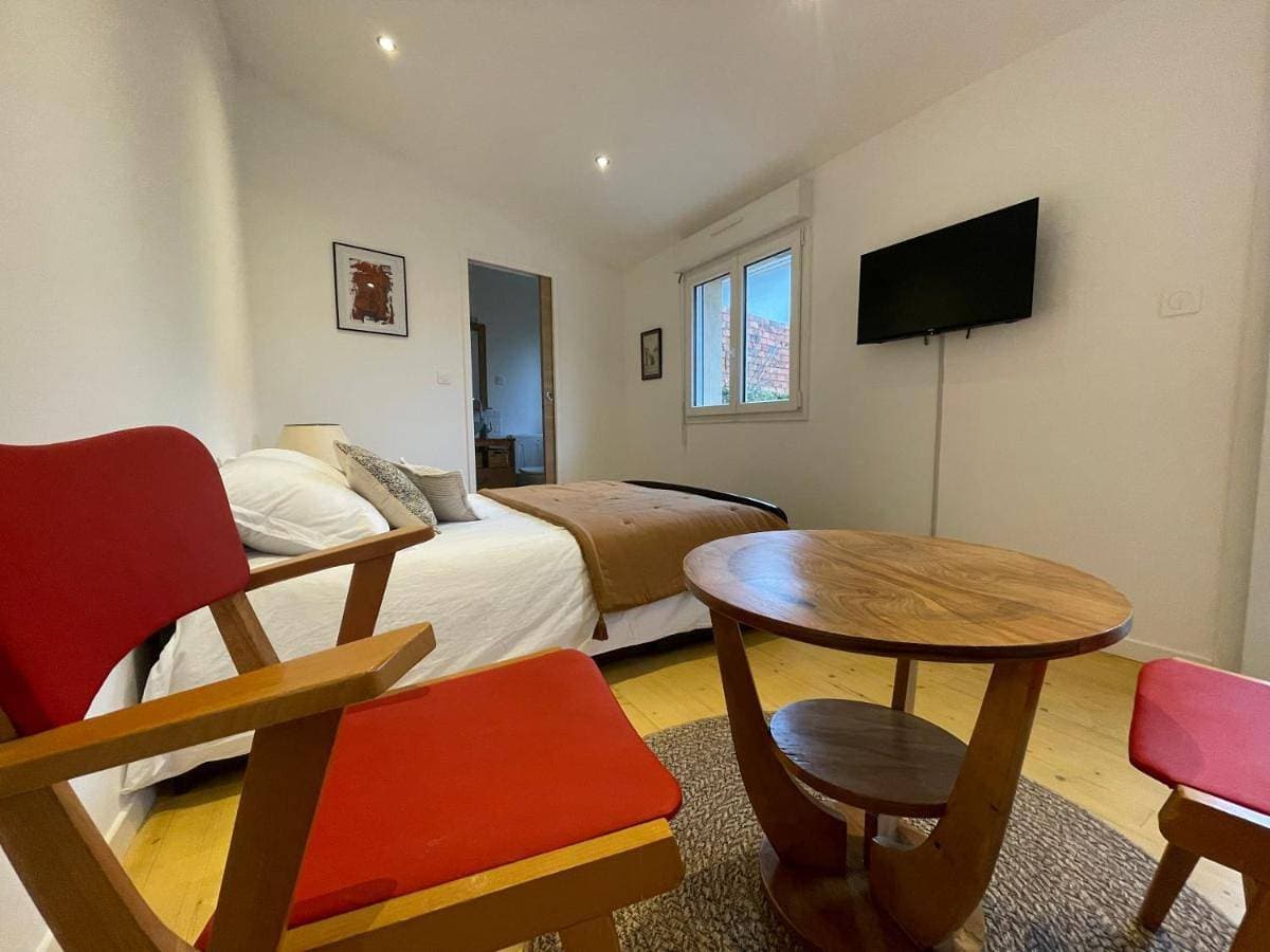 Foto 2 von 10: Double Room with Private Bathroom